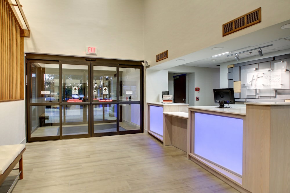 Holiday Inn Express & Suites Aurora Naperville by IHG - photo 66