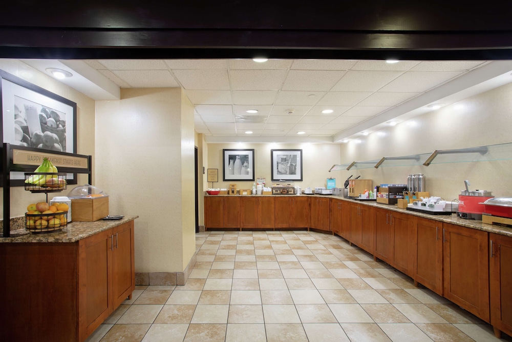 Hampton Inn & Suites Kansas City Merriam - photo 41