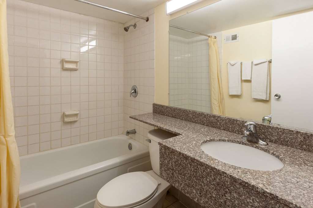 Travelodge by Wyndham Cleveland Airport - photo 16