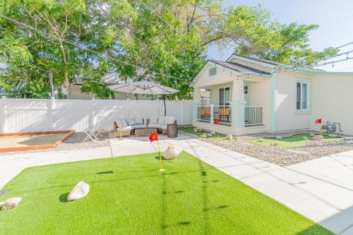 Reno Dream Cottage: Delightful 2 Bedroom Sanctuary