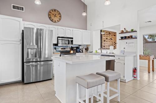 Spacious stunning ranch house hot tub and private basketball court near WestWorld TPC — 4-Star Luxury Hotel in Scottsdale, United States