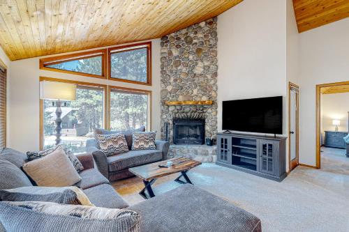 3 Coyote in Sunriver, United States