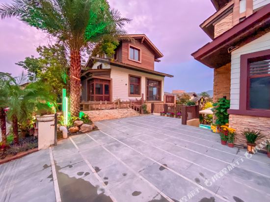 Tomato Resort Villa in Shijiao, People's Republic of China