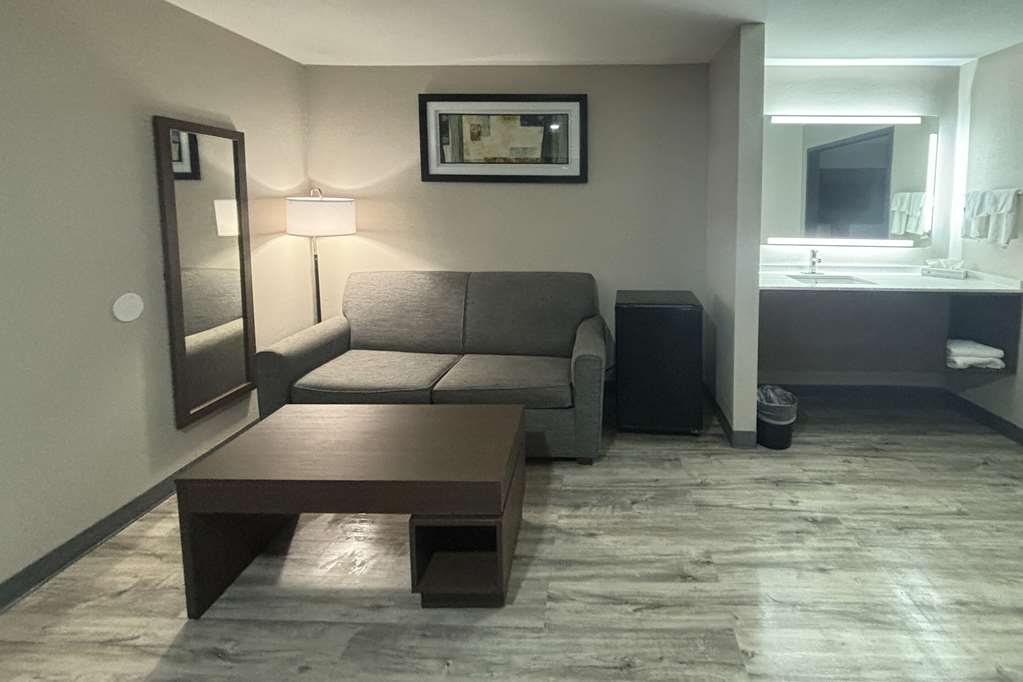 Quality Inn & Suites at Airport Blvd I 65 - photo 19