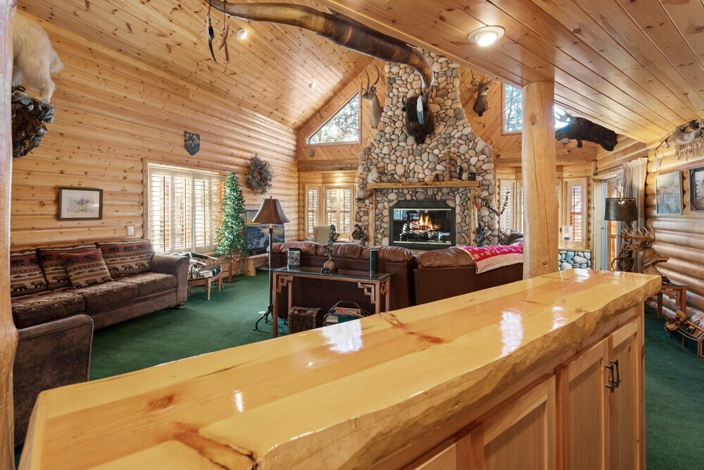 The Hideaway — 4-Star Luxury Hotel in Big Bear Lake, United States