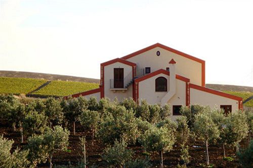 Agriturismo Valle Benuara — 4-Star Luxury Hotel in Trapani, Italy