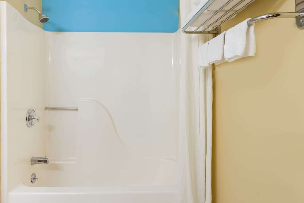 Super 8 by Wyndham Staunton - photo 5