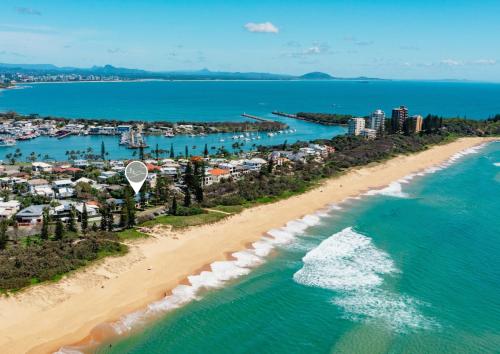 Beachfront Styled 2 BR Apt w Pool at Buddina — 4-Star Luxury Hotel in Buddina, Australia