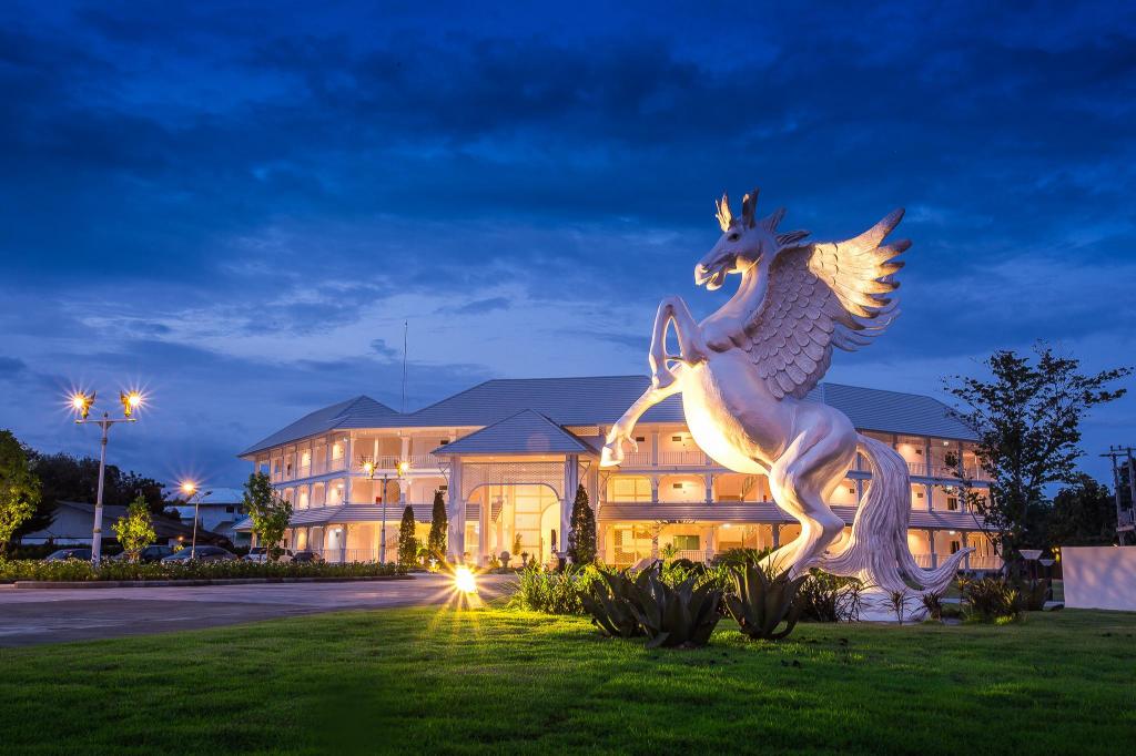 White House Hotel - carbon neutral hotel in Tak