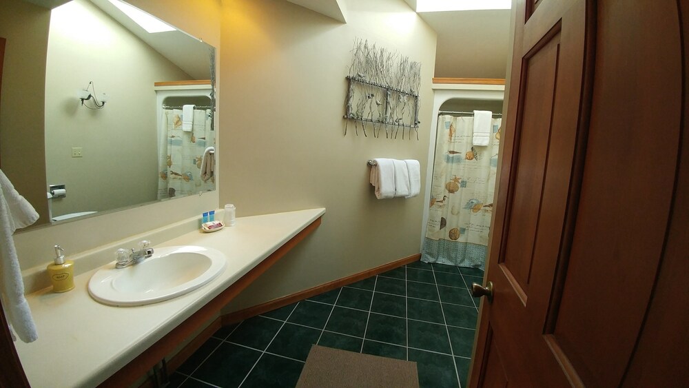 Snug Harbor Inn - photo 45