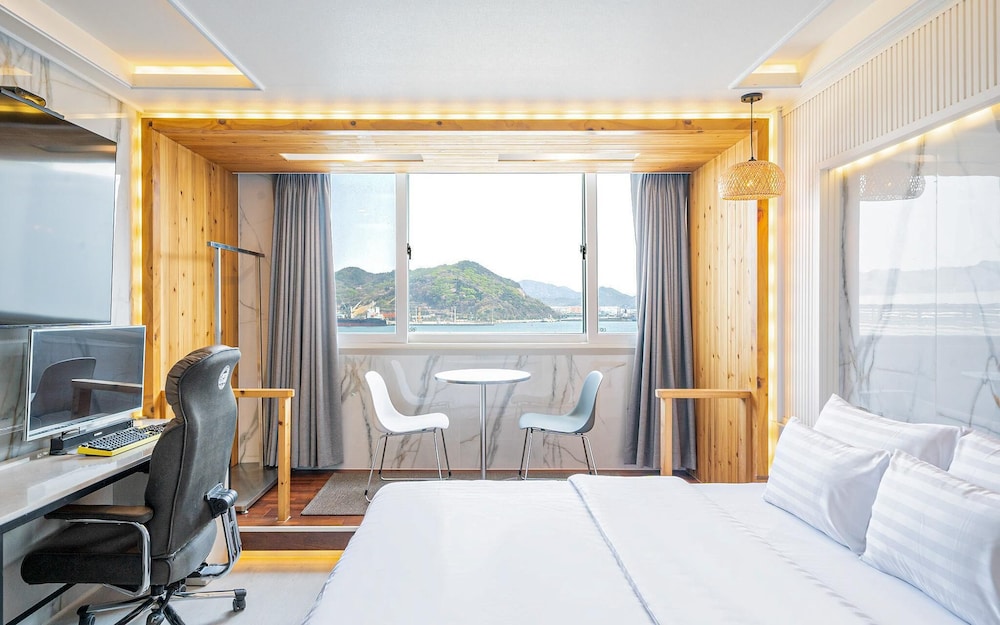 Changwon Masan Ros Signature Hotel in Changwon, South Korea