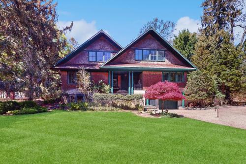 Cedar Crest Retreat — 4-Star Luxury Hotel in Southampton, United States