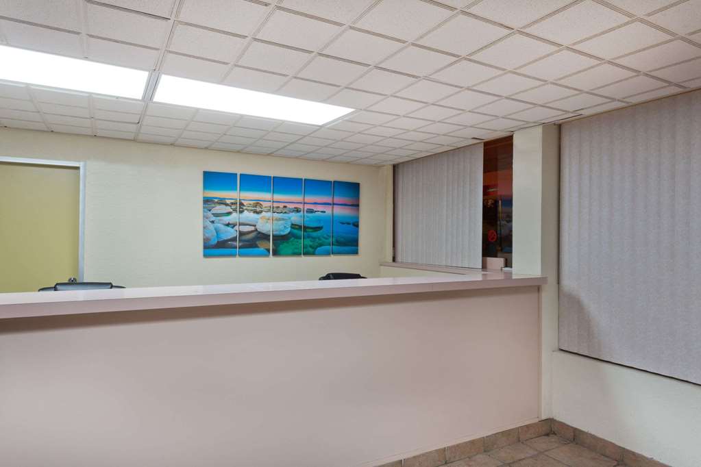 Super 8 by Wyndham Melbourne - photo 6