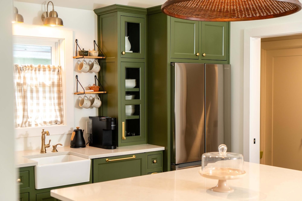 Magnolia Manor Remodeled Home Near Downtown — 4-Star Luxury Hotel in Lake Geneva, United States