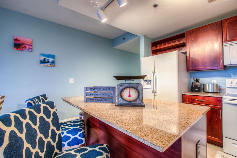 Laketown Wharf Resort by Aneliya's Rentals - photo 646