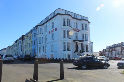 Boston Hotel - last minute hotel in Scarborough