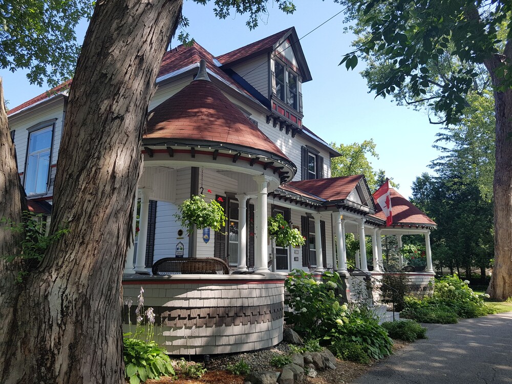 Les Trois Erables Boutique Inn — 4-Star Luxury Hotel in Wakefield, Canada