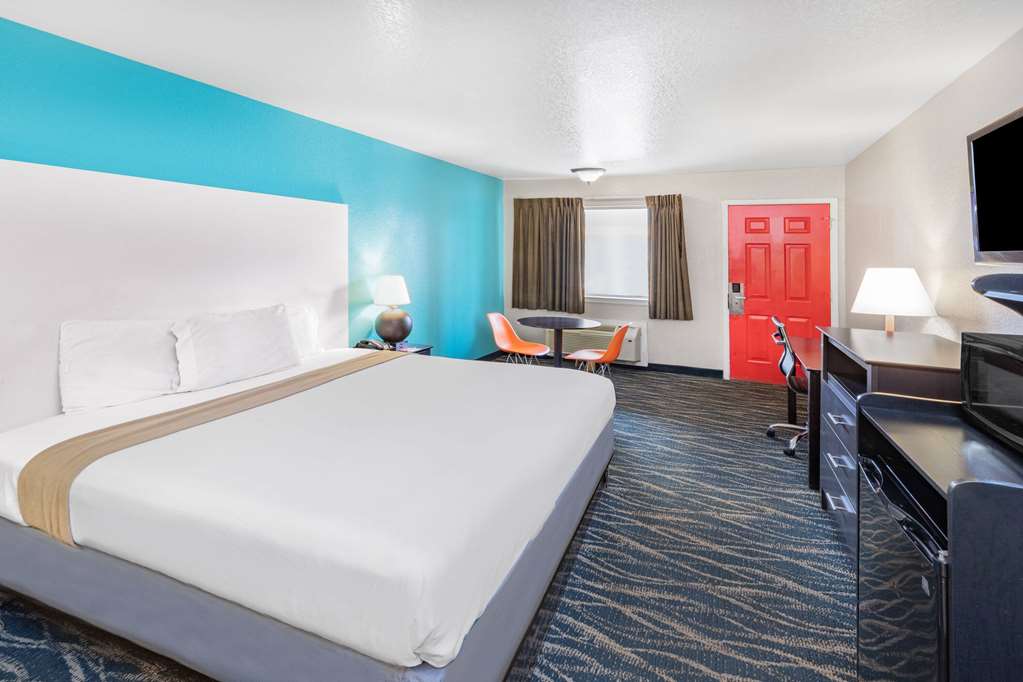 Howard Johnson by Wyndham Houston Hobby Airport - photo 25