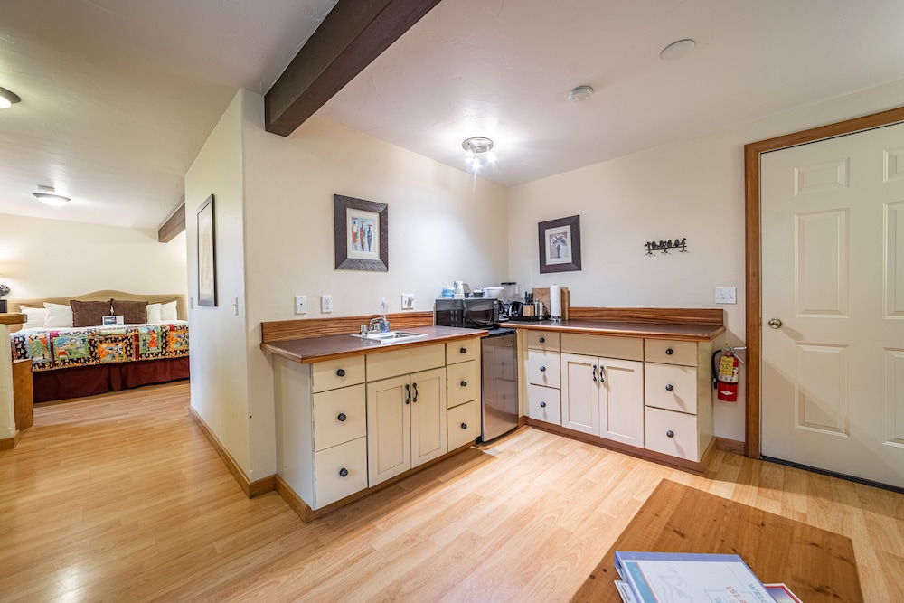 The Islander Inn - photo 26
