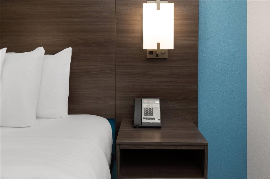 La Quinta Inn & Suites by Wyndham Houston Stafford Sugarland - photo 19