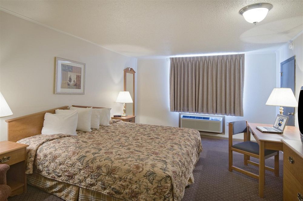 Fort Hays Inn - photo 7