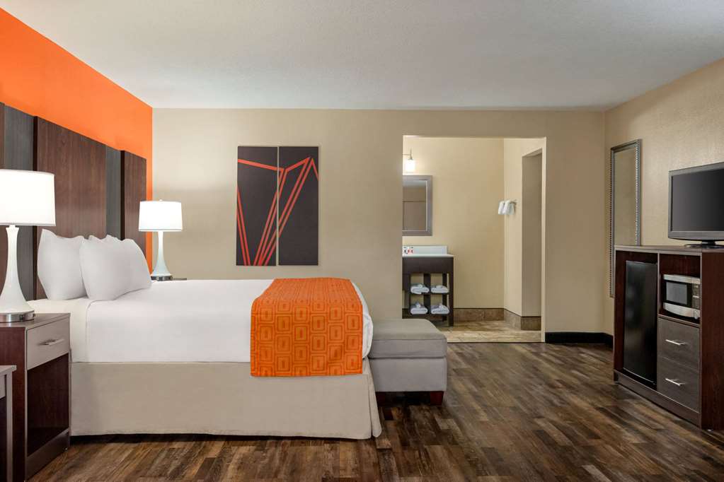 Howard Johnson by Wyndham Pigeon Forge - photo 29
