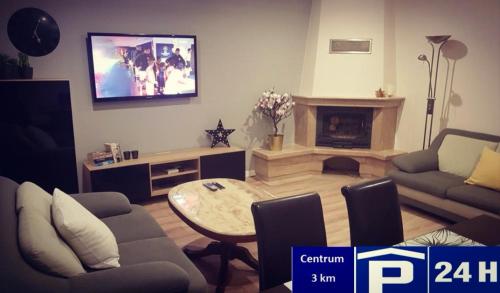 Red Rose Apartament Parking Taras Faktura VAT — 4-Star Luxury Hotel in Kielce, Poland