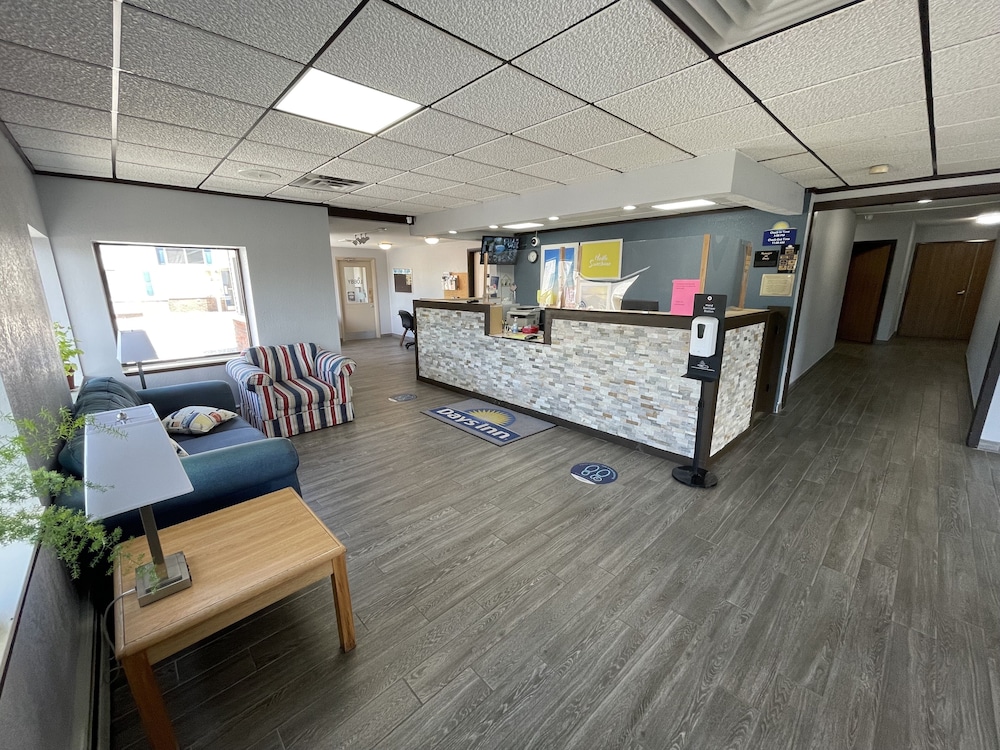 Days Inn by Wyndham Alpena - photo 2