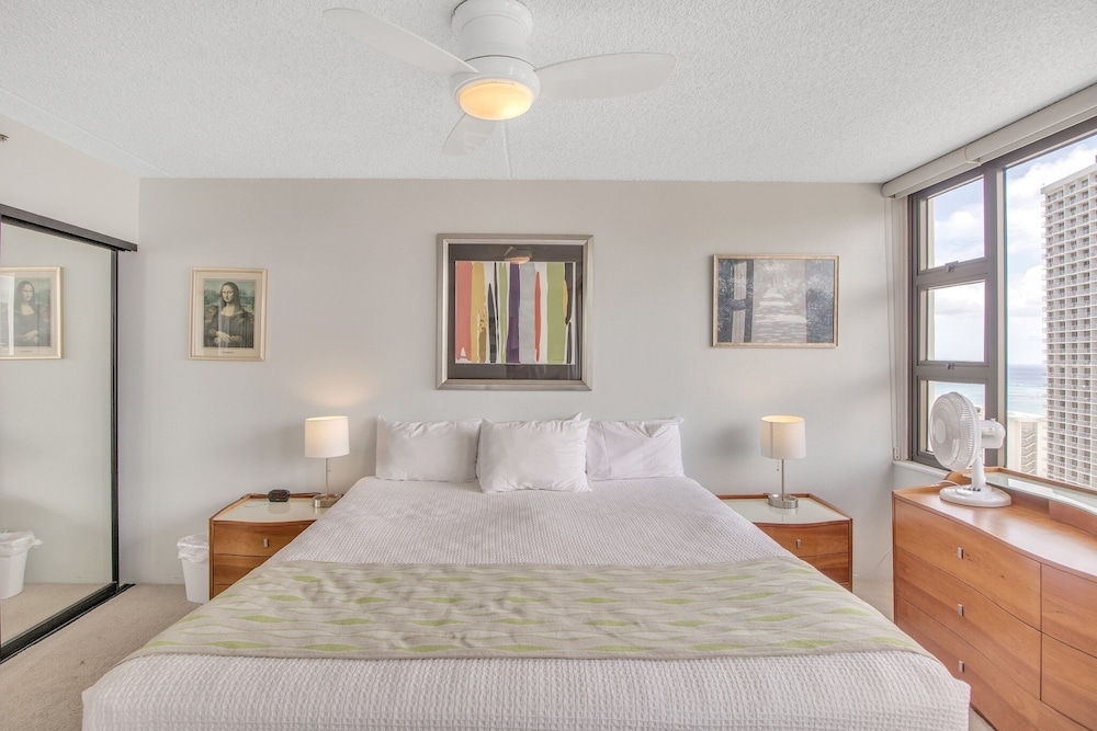 High Rise Ocean View Waikiki Condo FREE Parking & Wi Fi by Koko Resort Vacation Rentals - photo 6