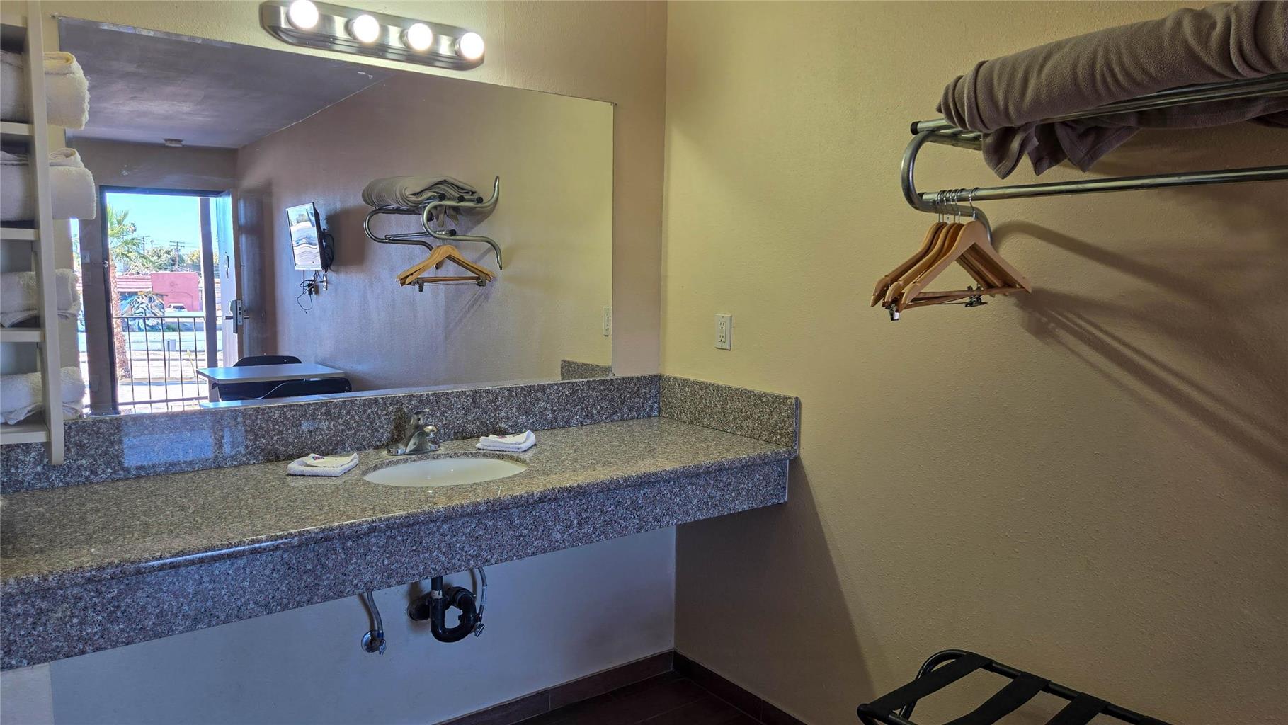 Motel 6 Blythe CA South - photo 46