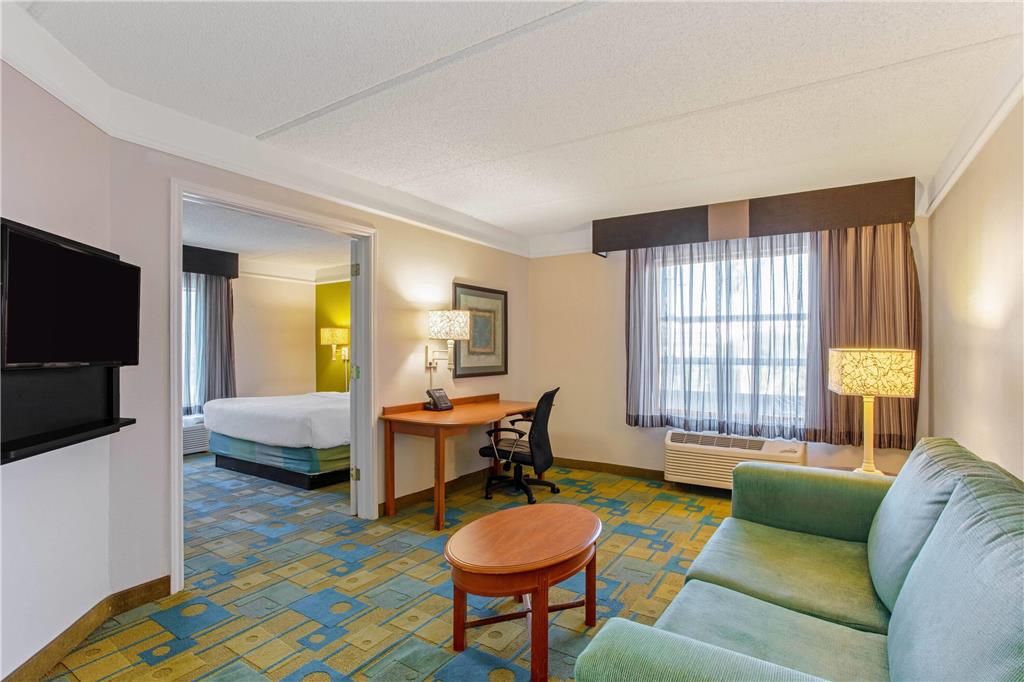 La Quinta Inn & Suites by Wyndham Orlando I Drive Conv Ctr - photo 37