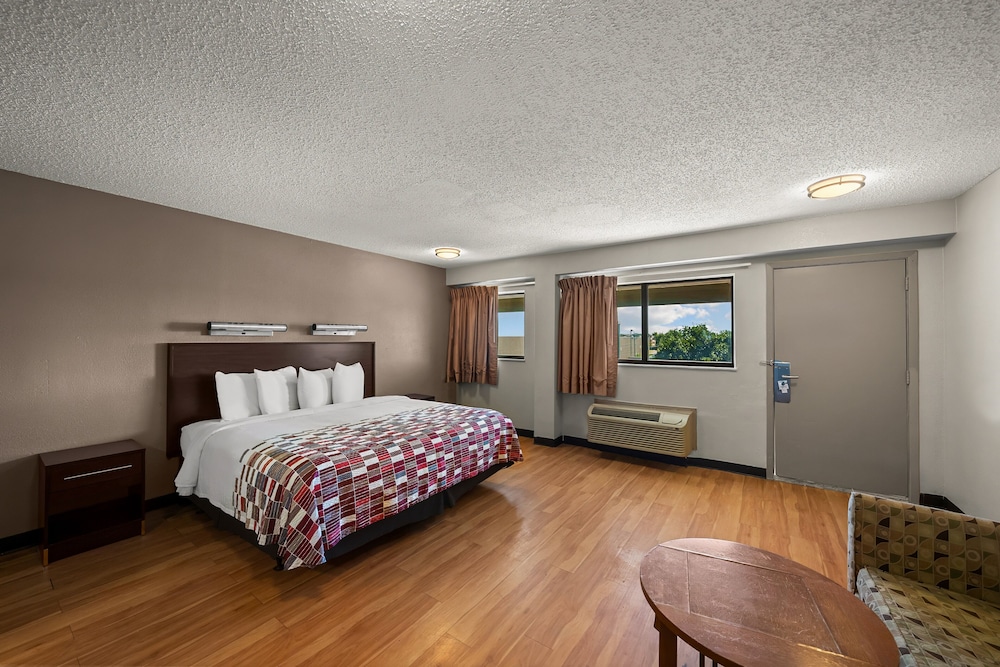 Red Roof Inn Dallas DFW Airport North - photo 6