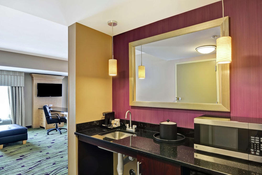 Hampton Inn & Suites Raleigh Crabtree Valley - photo 32
