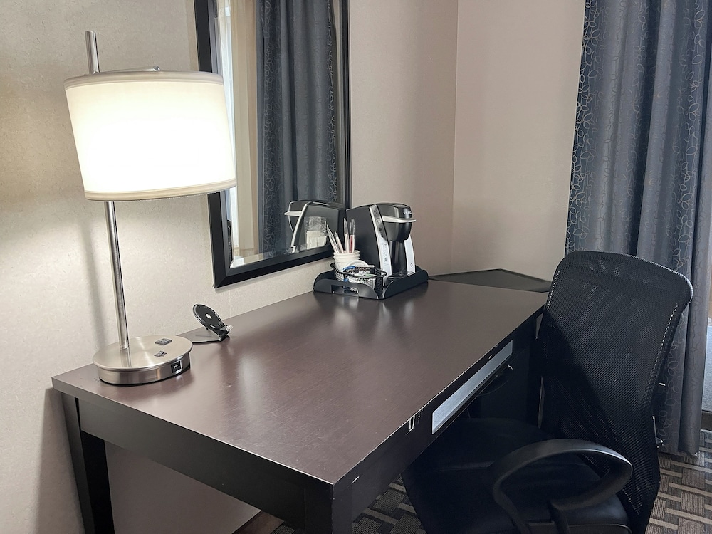 Holiday Inn Express & Suites Morton Peoria Area by IHG - photo 24