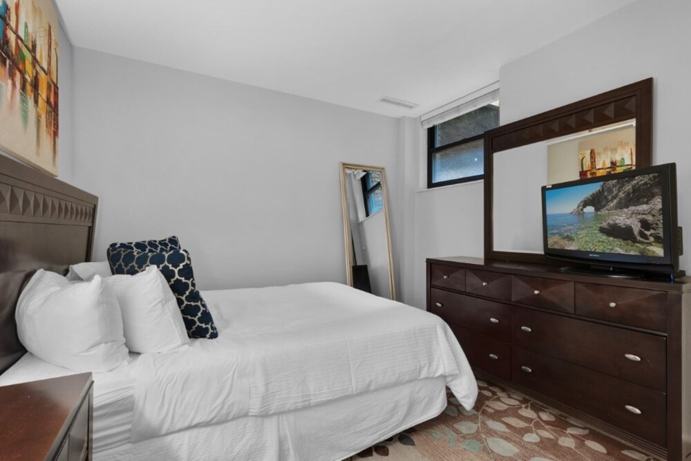 Global Luxury Suites at The White House - photo 11
