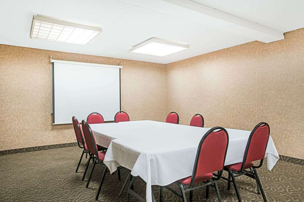 Ramada Hotel & Conference Center by Wyndham Plymouth - photo 22