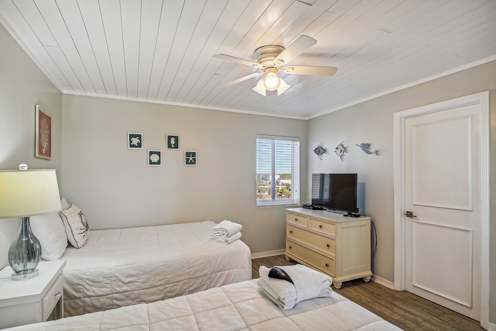 Destin Towers 61 2 Br Condo - photo 4