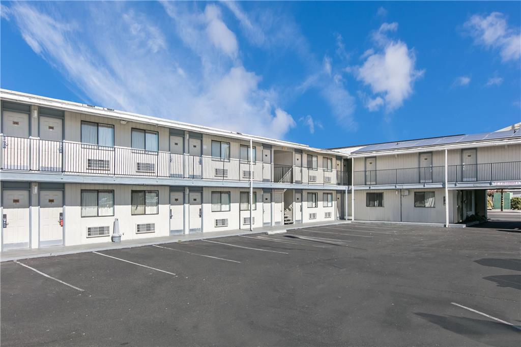 Super 8 by Wyndham Bishop - photo 2
