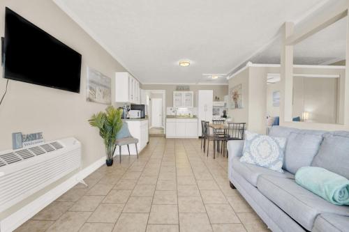 Luxe Guest Suite Near The Emerald Coast of PCB — 4-Star Luxury Hotel in Panama, United States