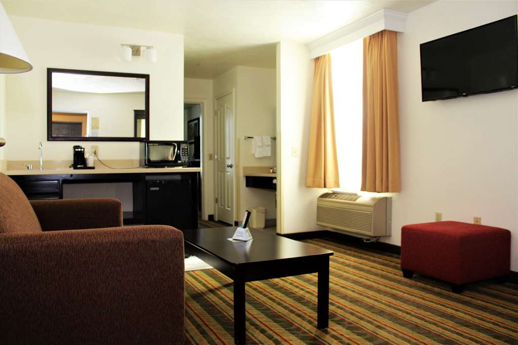 Best Western Visalia Hotel - photo 35