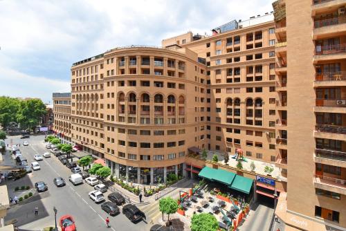 Armenak Apartment 5 комнатная — 4-Star Luxury Hotel in Yerevan, Armenia