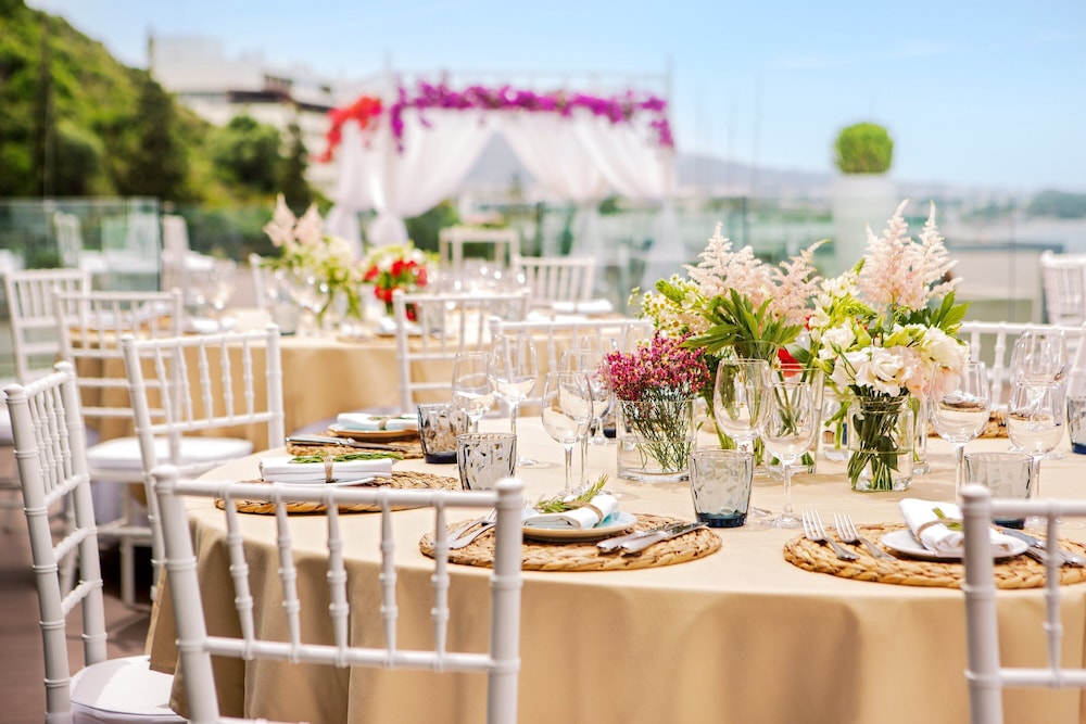 מזון ומשקאות