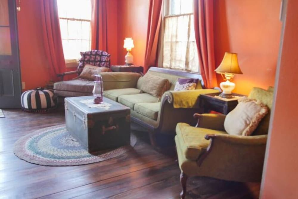 L'Auberge Inn - photo 11