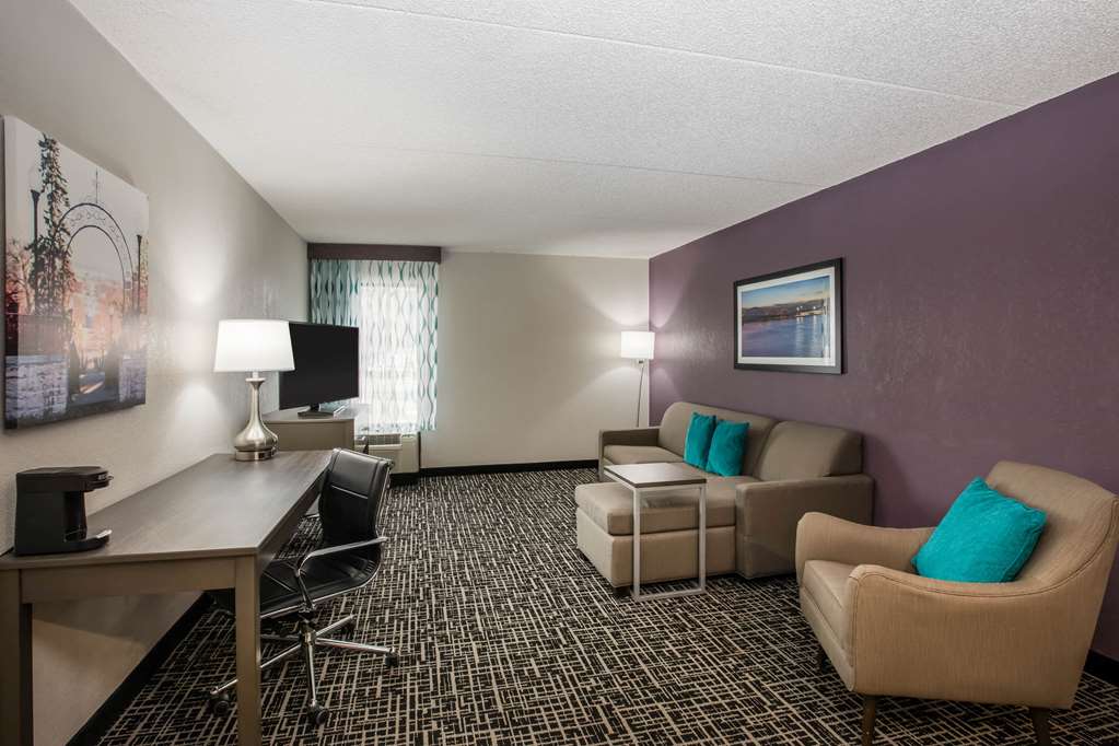 La Quinta Inn by Wyndham Davenport & Conference Center - photo 29