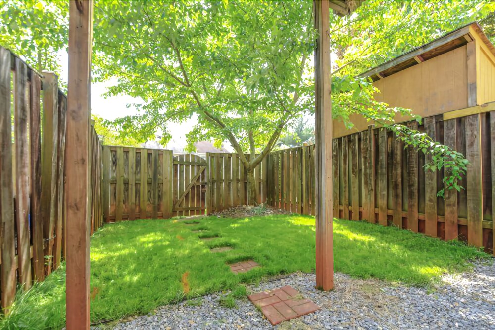 NEW 3 story Townhome Private Self checkin Quiet. - photo 22