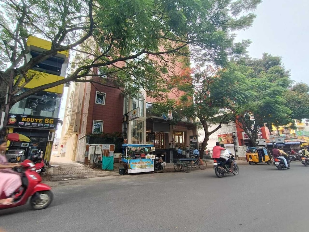 Rkn Hotel - last minute hotel in Puducherry