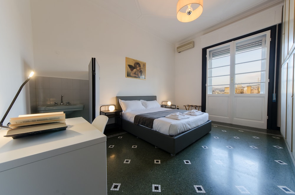 Hintown Fronte del Mar Seaview Apartment Casaregis — 4-Star Luxury Hotel in Genoa, Italy
