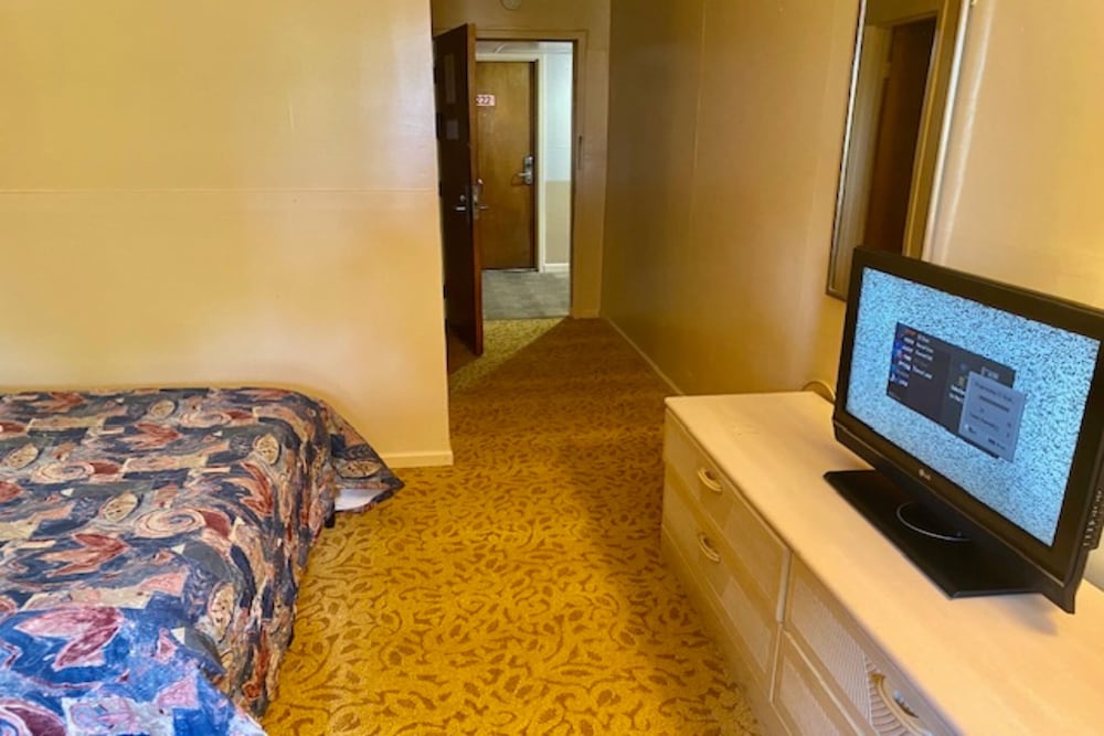 Red Carpet Inn & Suites Lima - photo 8