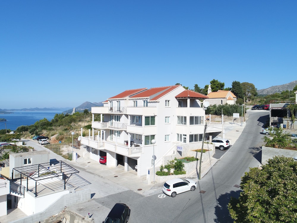 Apartments Villa Dadić — 4-Star Luxury Hotel in Dubrovnik, Croatia