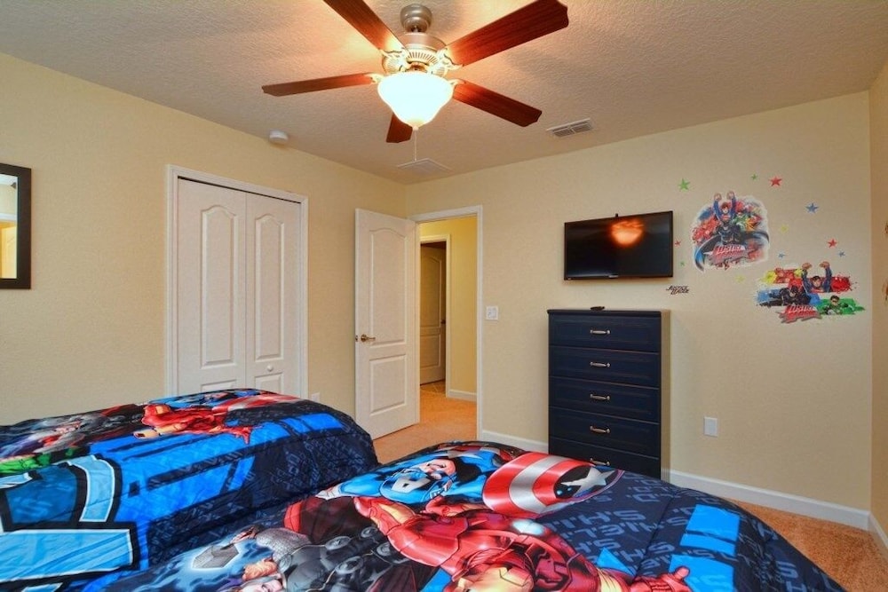 Resort Community Large Private Pool Free Wifi Game Room No Rear Neighbors 6 Bedroom Home by RedAwning - photo 9